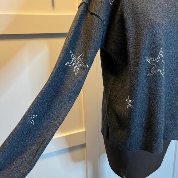 Lucky Brand Stylish Star Embellished Sweater - V-Neck, Gray - Picture 2 of 9
